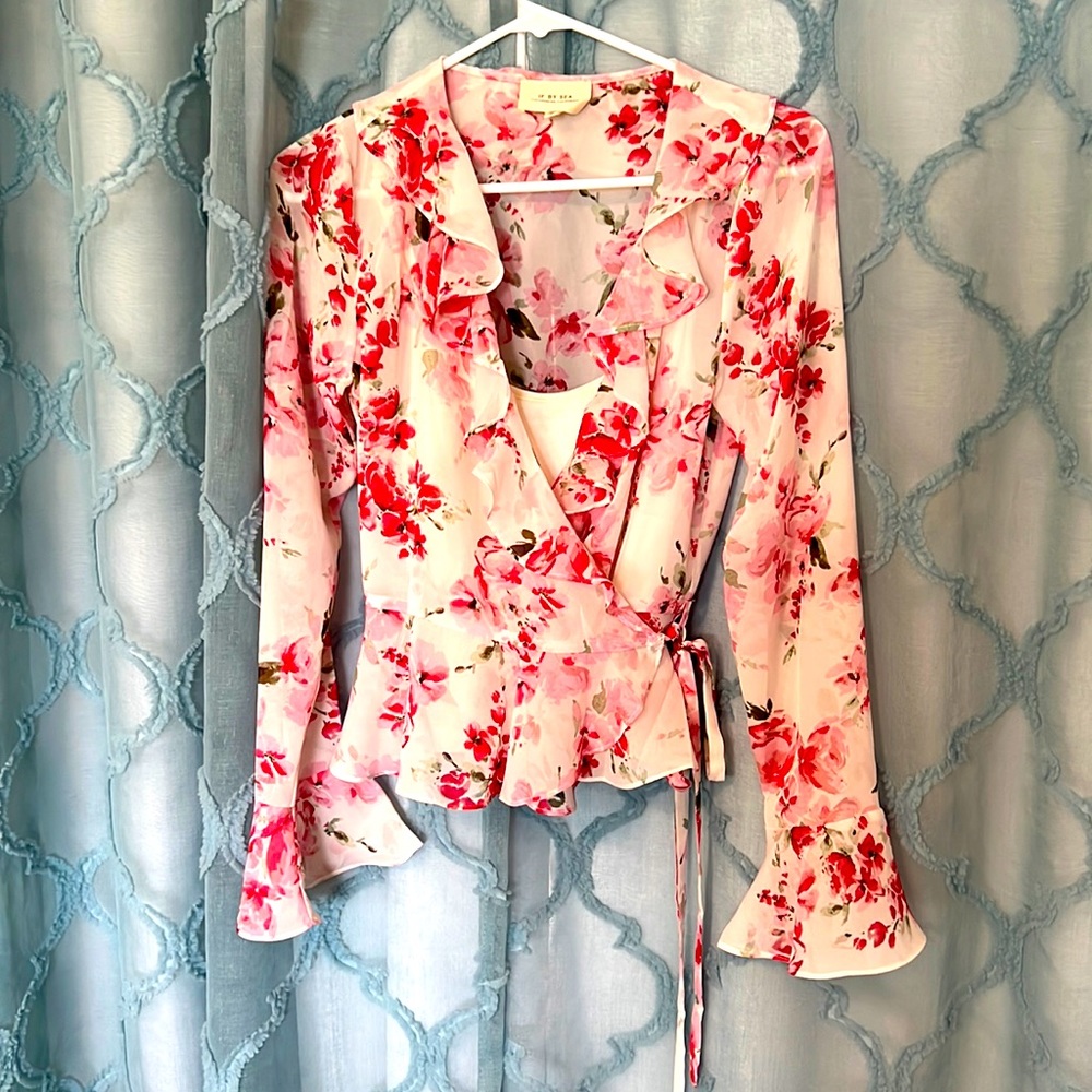 Vici floral top. New without tags.